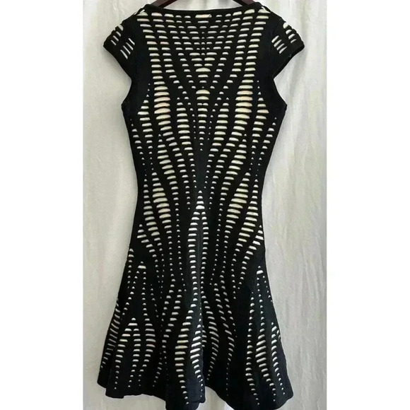 GOLD LABEL WOW COUTURE Dress sz M A-line Bodycon Black Beige Cocktail Textured - Picture 3 of 3